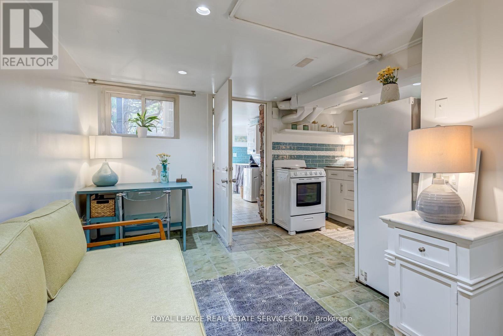 Lower - 27 Bank Street, Toronto, Ontario  M6K 1R4 - Photo 7 - C12487942