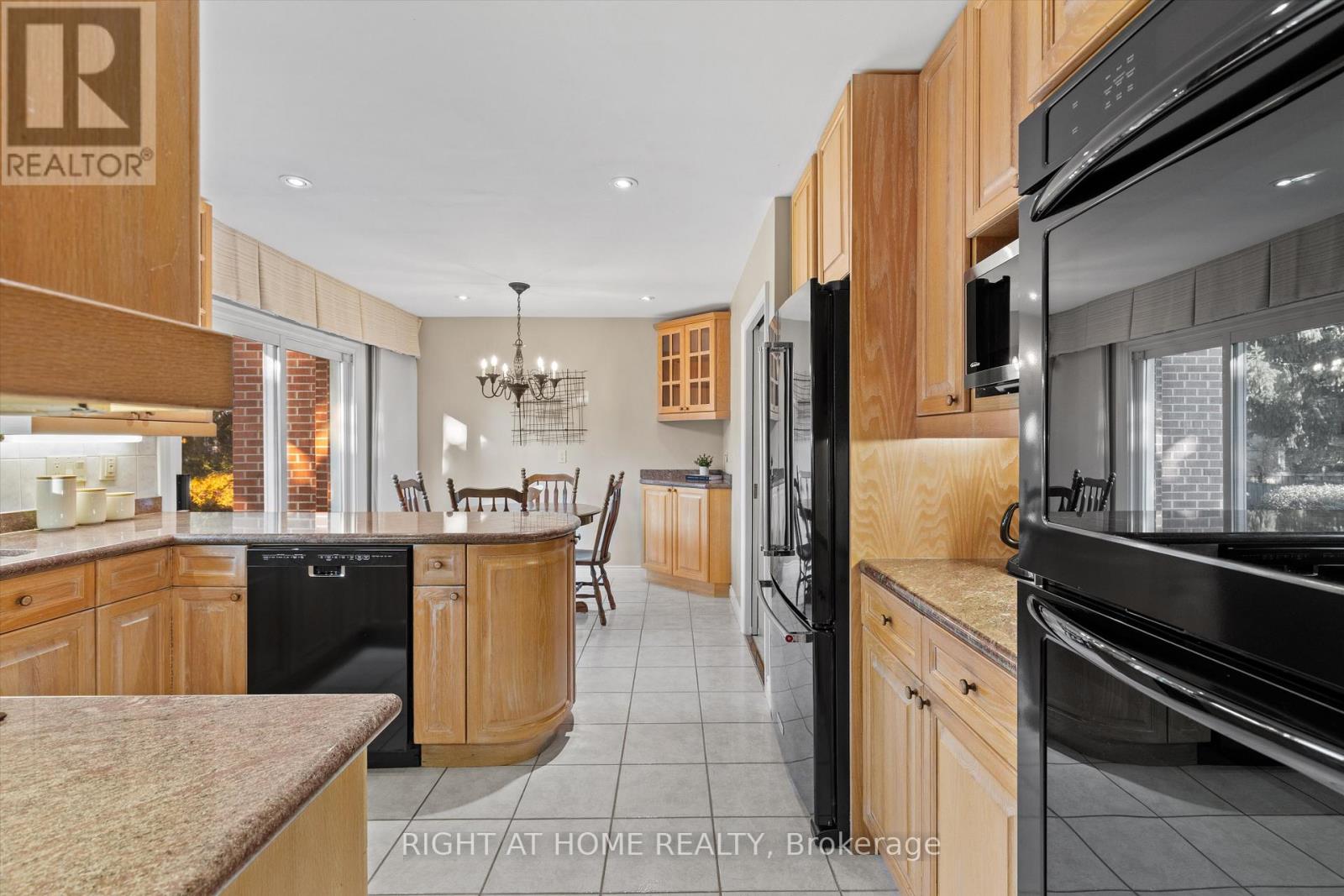 266 Newton Drive, Toronto, Ontario  M2M 2P6 - Photo 22 - C12488042