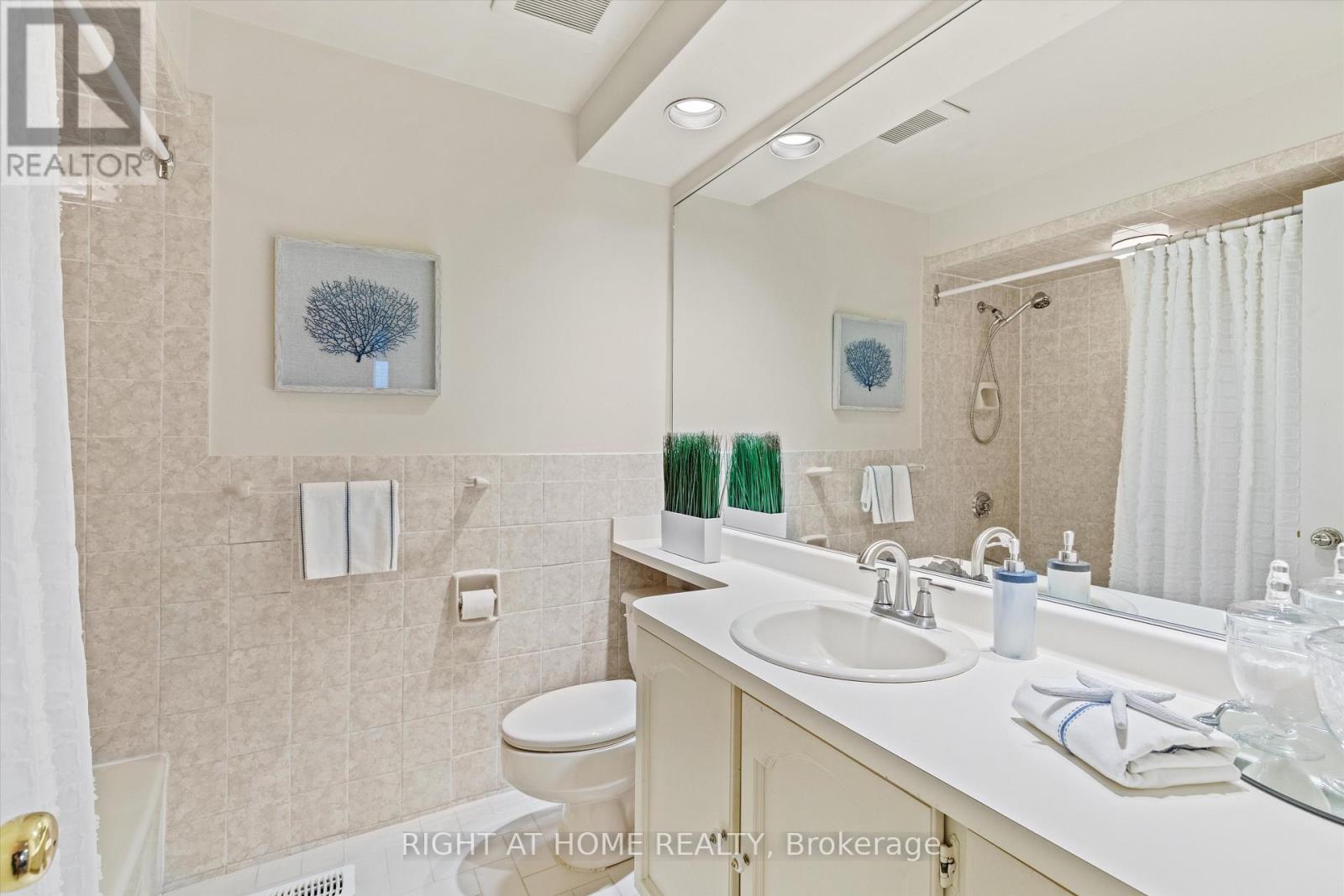 266 Newton Drive, Toronto, Ontario  M2M 2P6 - Photo 33 - C12488042