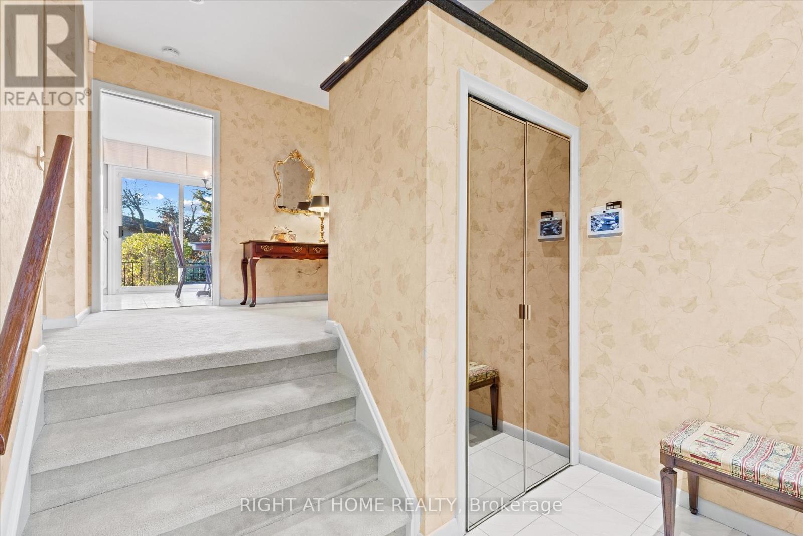 266 Newton Drive, Toronto, Ontario  M2M 2P6 - Photo 5 - C12488042