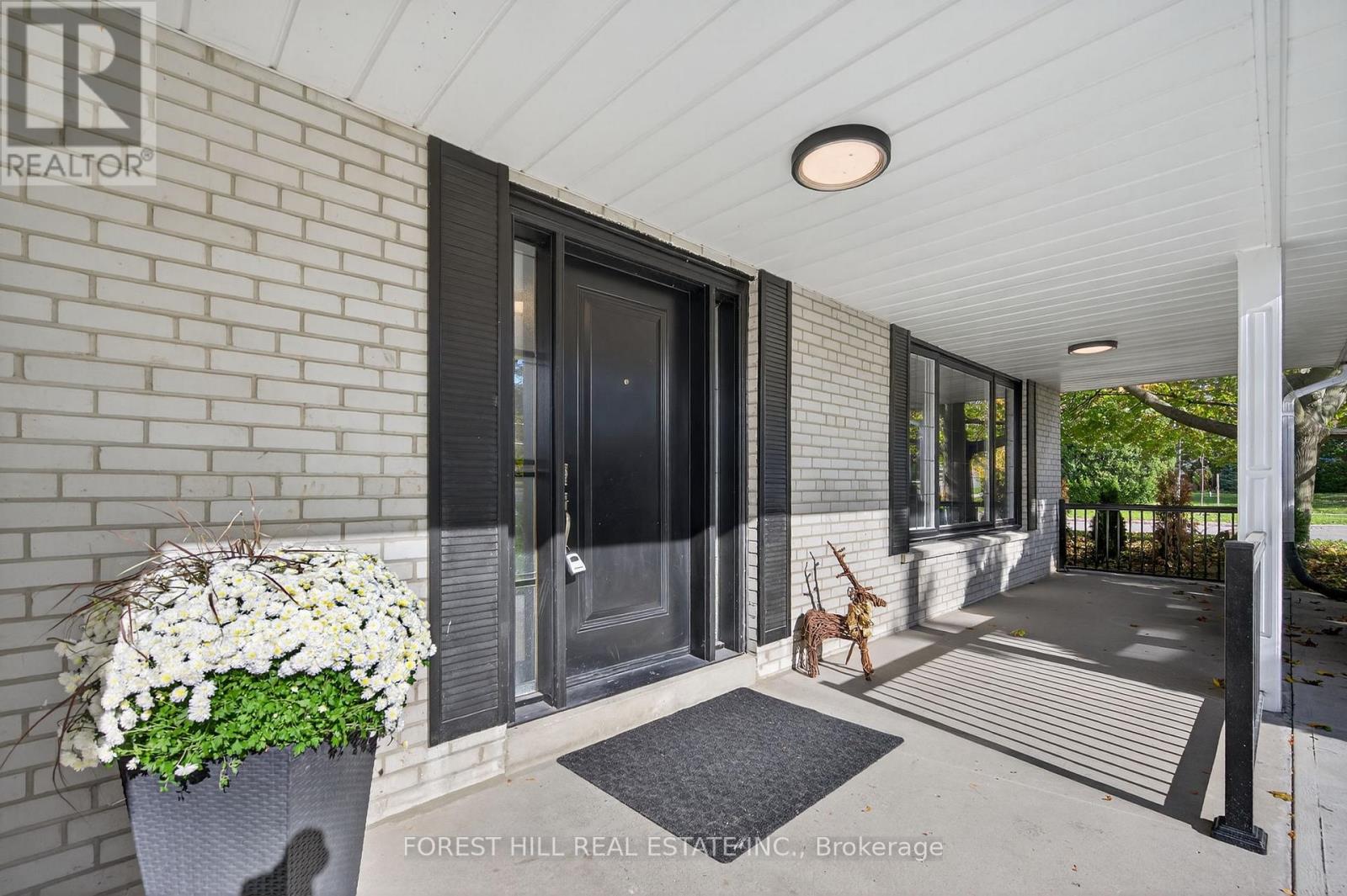 30 Goodview Road, Toronto, Ontario  M2J 2K5 - Photo 2 - C12488100