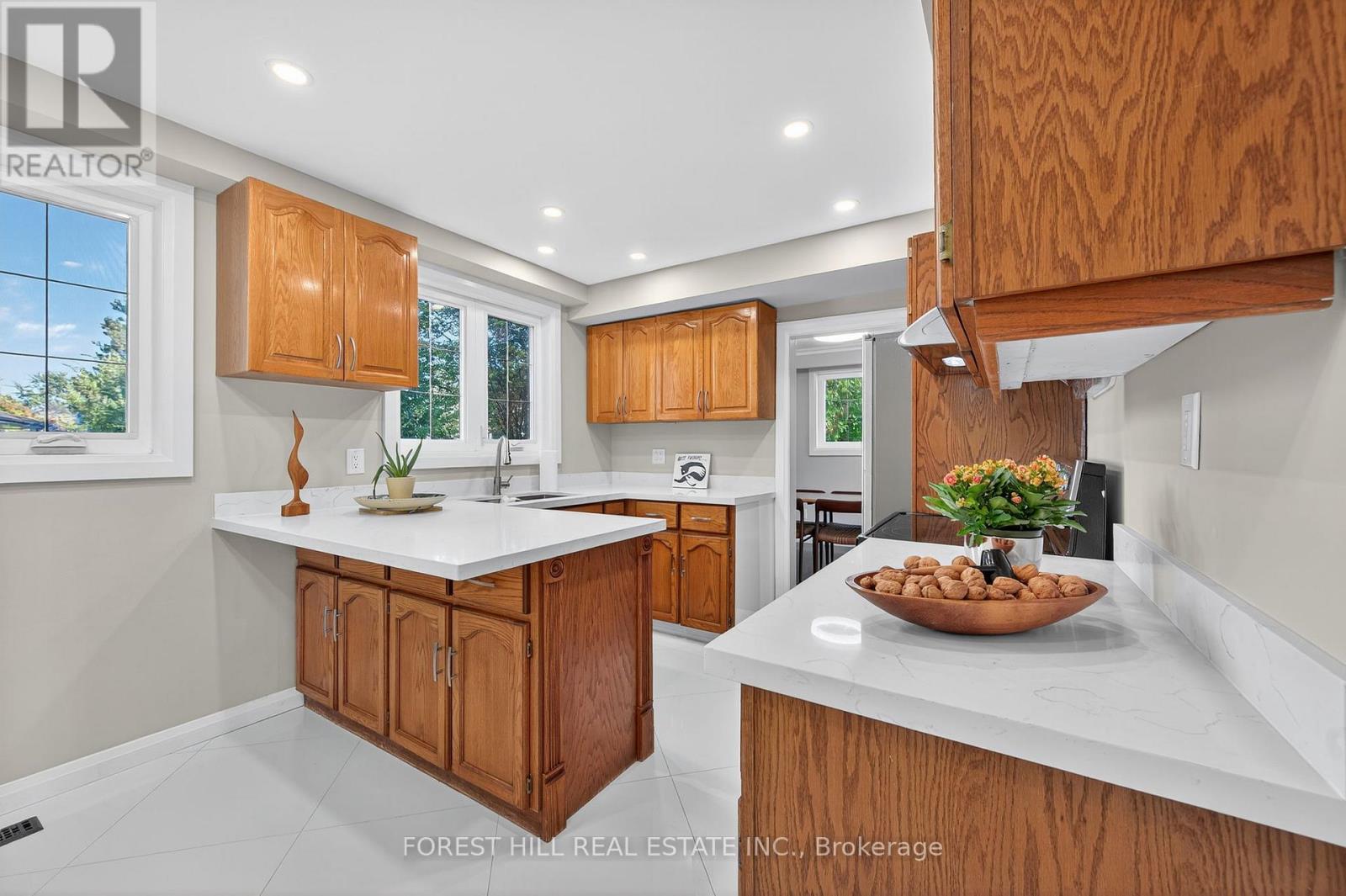 30 Goodview Road, Toronto, Ontario  M2J 2K5 - Photo 7 - C12488100