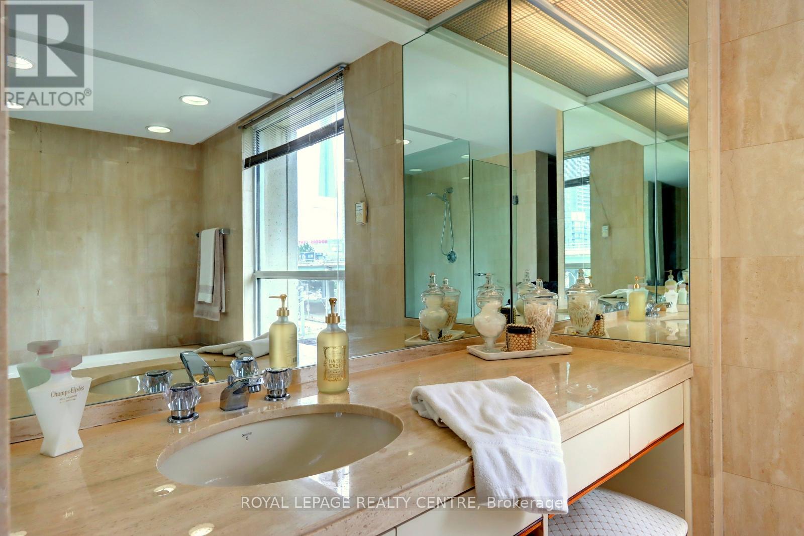 401w - 480 Queens Quay W, Toronto, Ontario  M5V 2Y5 - Photo 33 - C12488128