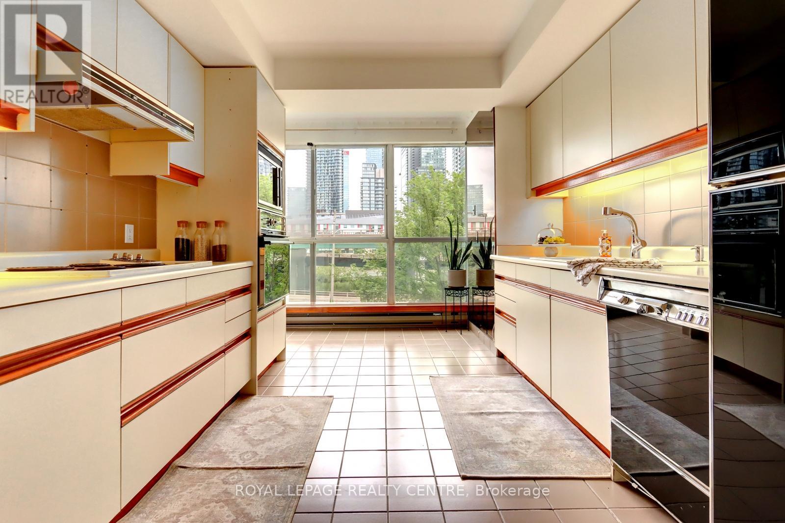 401w - 480 Queens Quay W, Toronto, Ontario  M5V 2Y5 - Photo 9 - C12488128