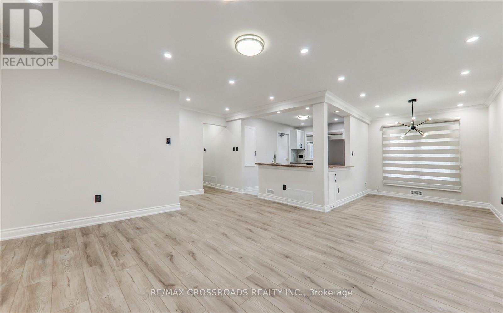 2 Tangmere Road, Toronto (Banbury-Don Mills), Ontario  M3B 2N1 - Photo 7 - C12488278