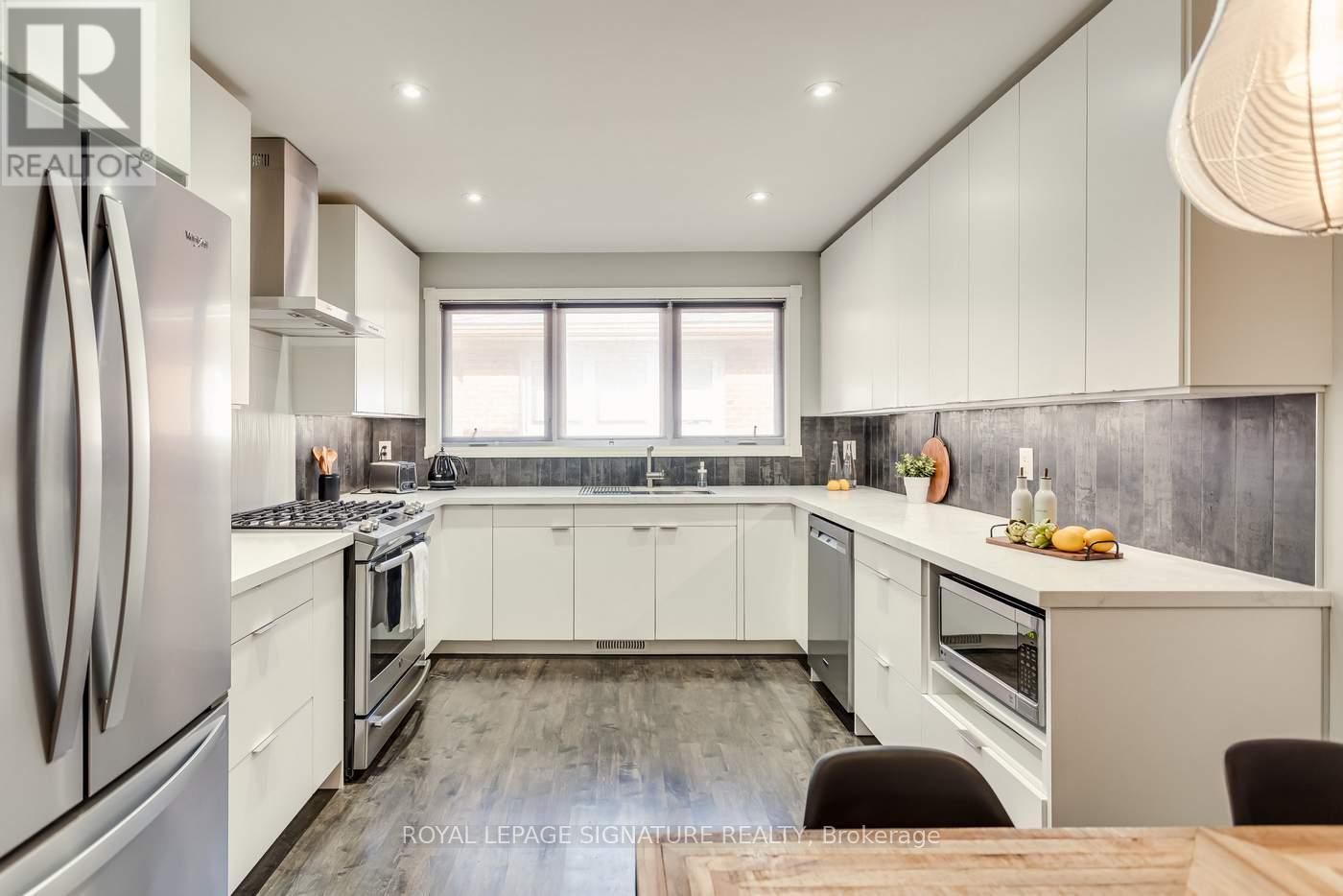 8 Bonnacord Drive, Toronto (Clanton Park), Ontario  M3H 3G5 - Photo 11 - C12488350