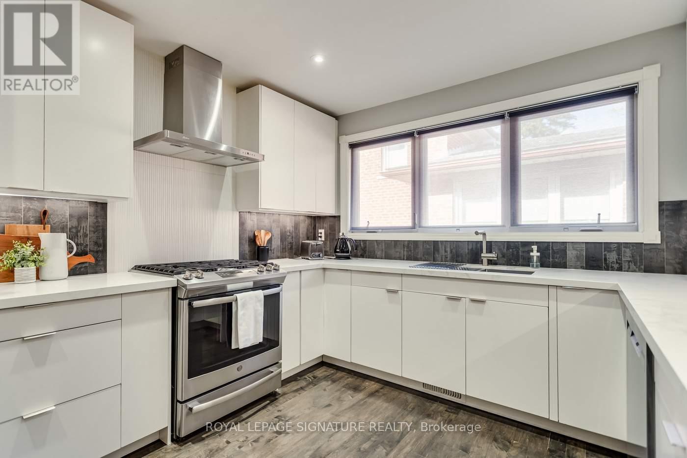 8 Bonnacord Drive, Toronto (Clanton Park), Ontario  M3H 3G5 - Photo 12 - C12488350