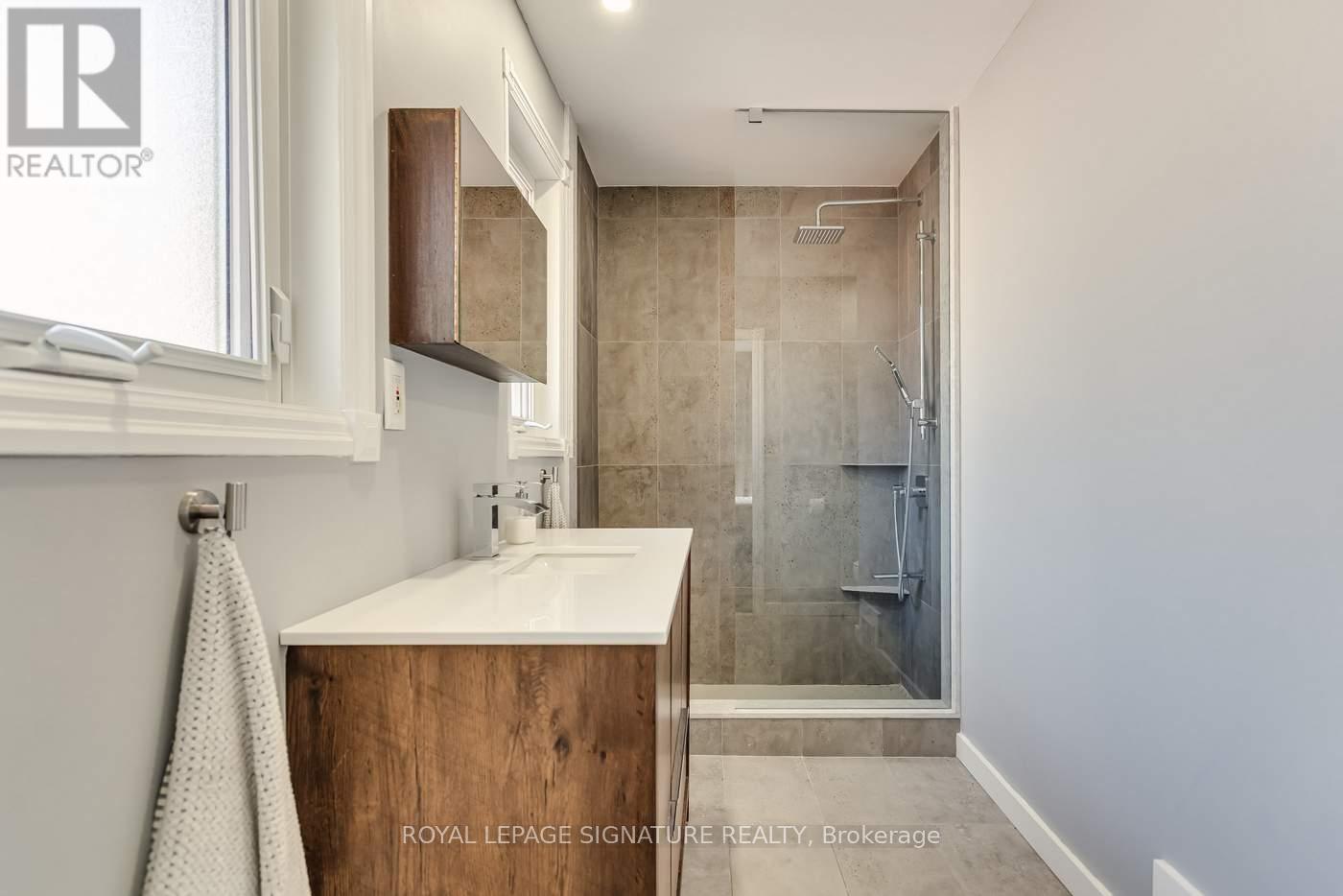 8 Bonnacord Drive, Toronto (Clanton Park), Ontario  M3H 3G5 - Photo 17 - C12488350