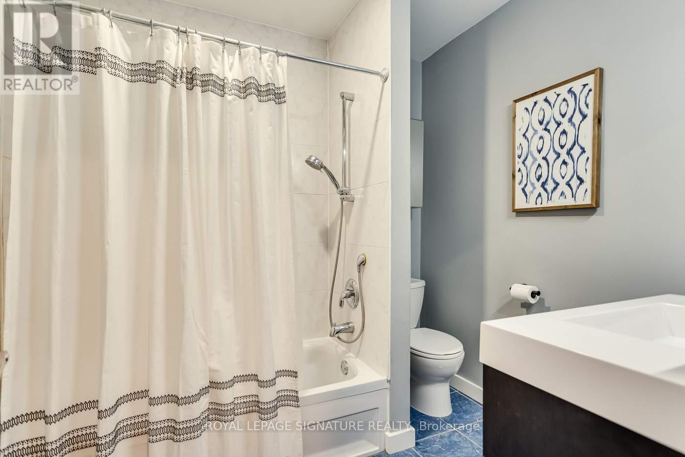 8 Bonnacord Drive, Toronto (Clanton Park), Ontario  M3H 3G5 - Photo 19 - C12488350