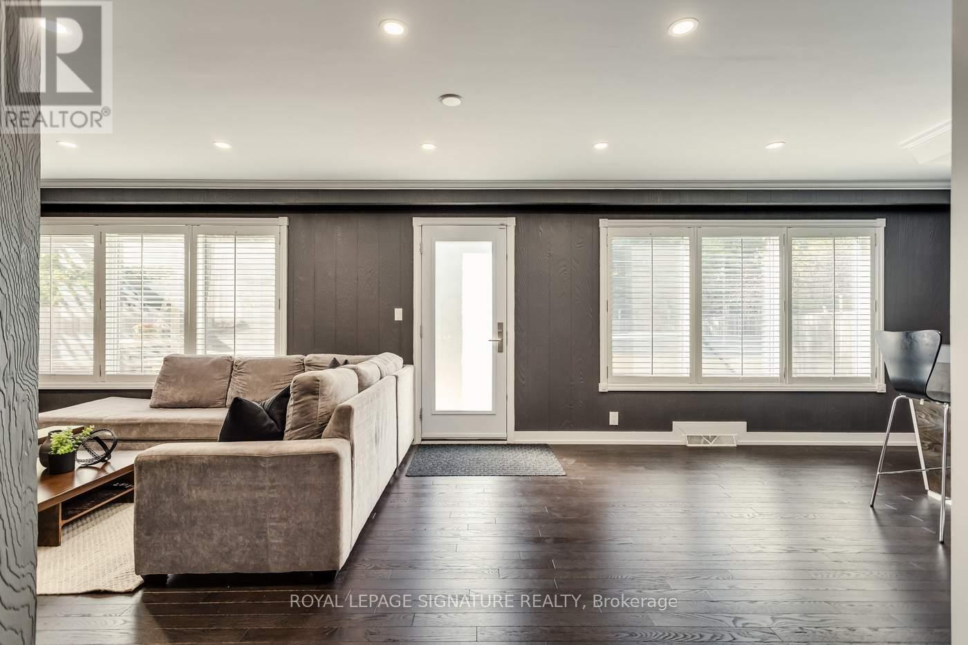 8 Bonnacord Drive, Toronto (Clanton Park), Ontario  M3H 3G5 - Photo 21 - C12488350