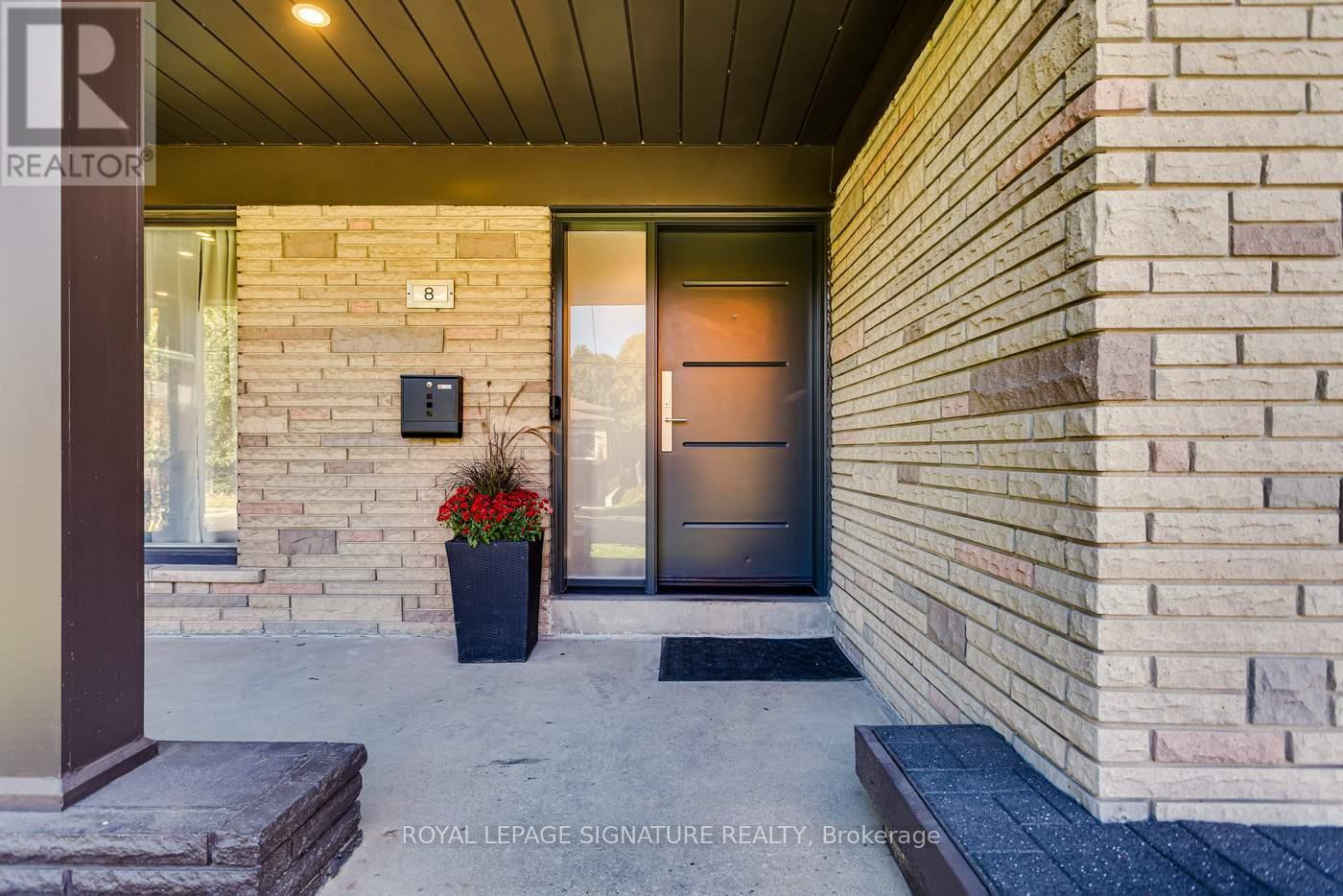 8 Bonnacord Drive, Toronto (Clanton Park), Ontario  M3H 3G5 - Photo 3 - C12488350