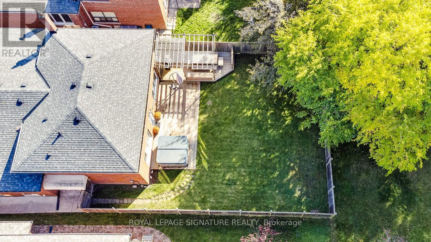 8 Bonnacord Drive, Toronto (Clanton Park), Ontario  M3H 3G5 - Photo 31 - C12488350