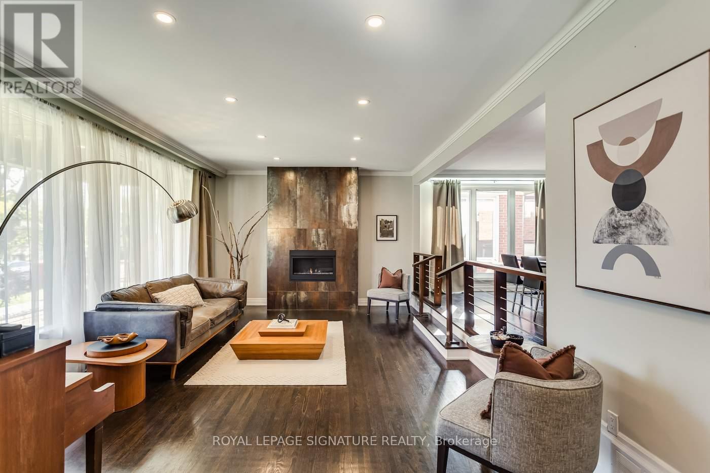 8 Bonnacord Drive, Toronto (Clanton Park), Ontario  M3H 3G5 - Photo 5 - C12488350