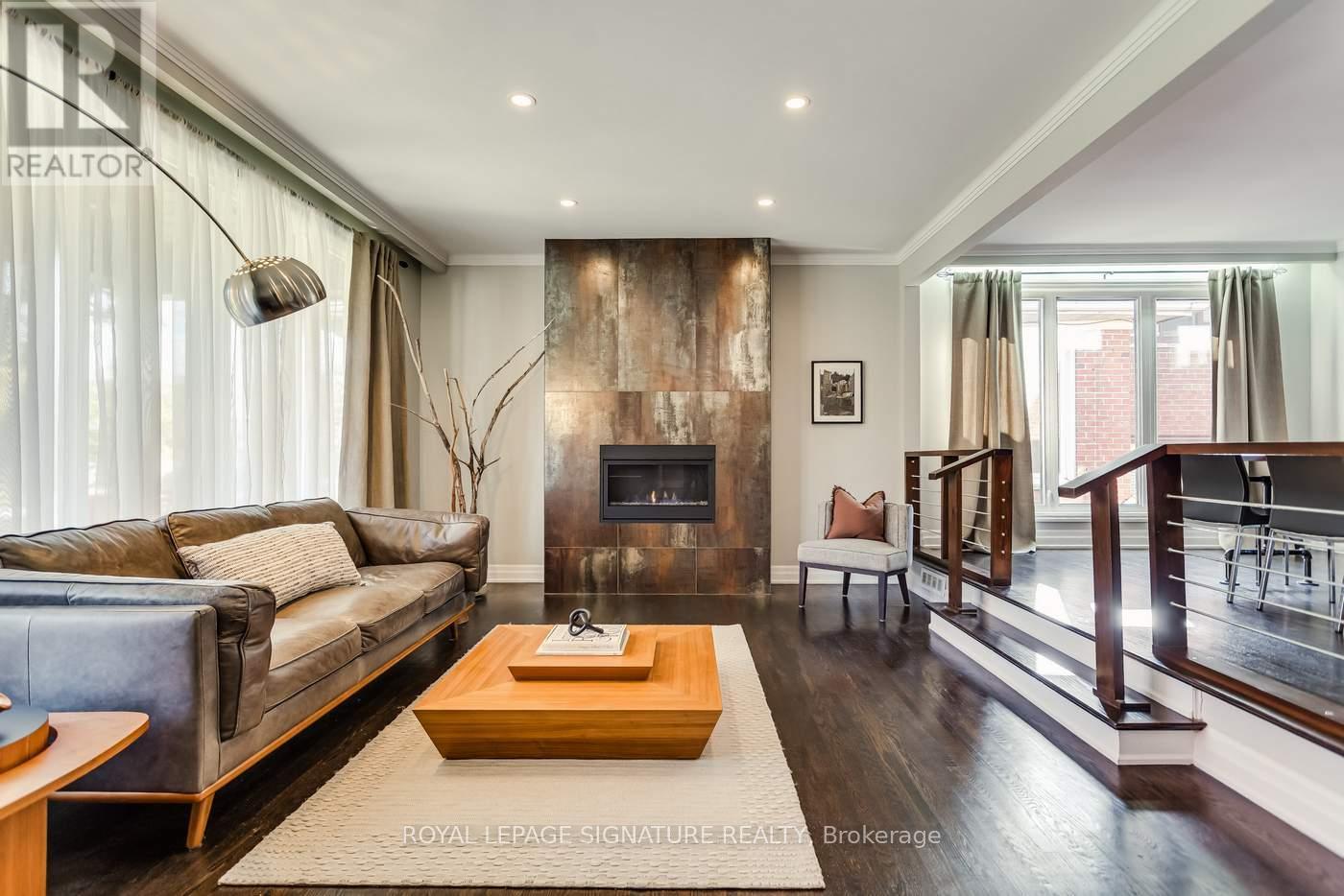 8 Bonnacord Drive, Toronto (Clanton Park), Ontario  M3H 3G5 - Photo 6 - C12488350