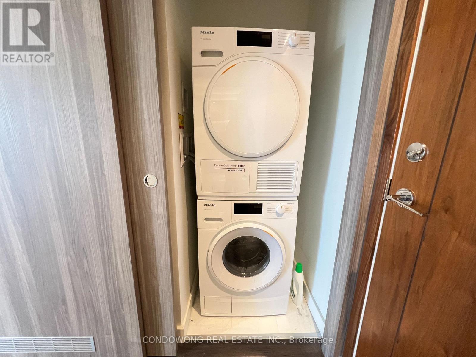 1809 - 85 Mcmahon Drive, Toronto, Ontario  M2K 0C1 - Photo 2 - C12488386