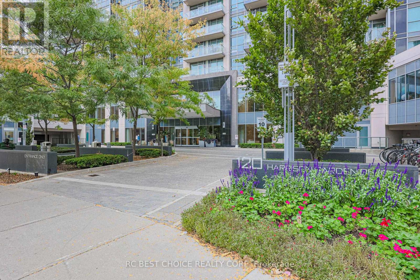 1031 - 120 Harrison Garden Boulevard, Toronto, Ontario  M2N 0C2 - Photo 2 - C12488396