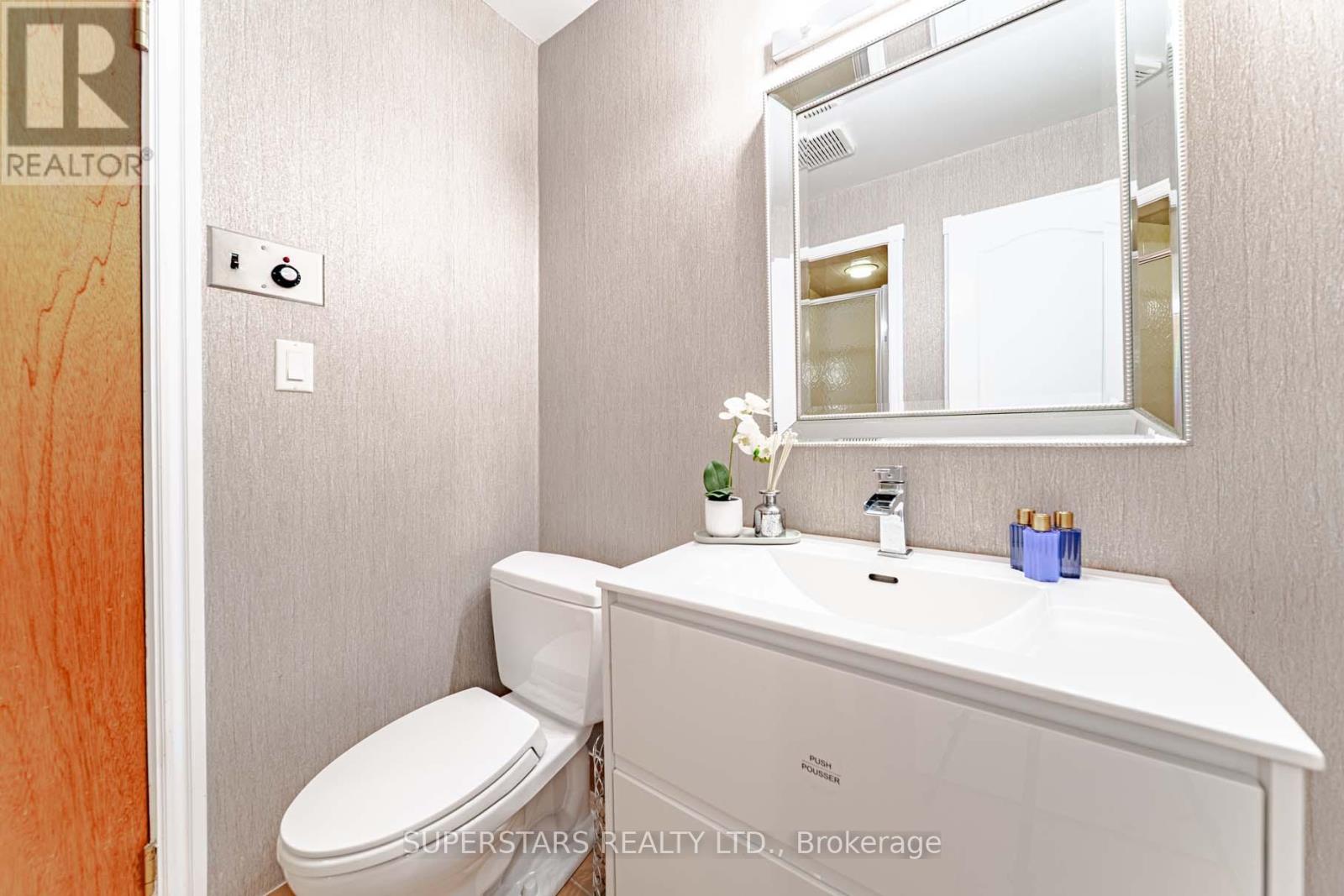 42 Grangemill Crescent, Toronto, Ontario  M3B 2J2 - Photo 42 - C12488426