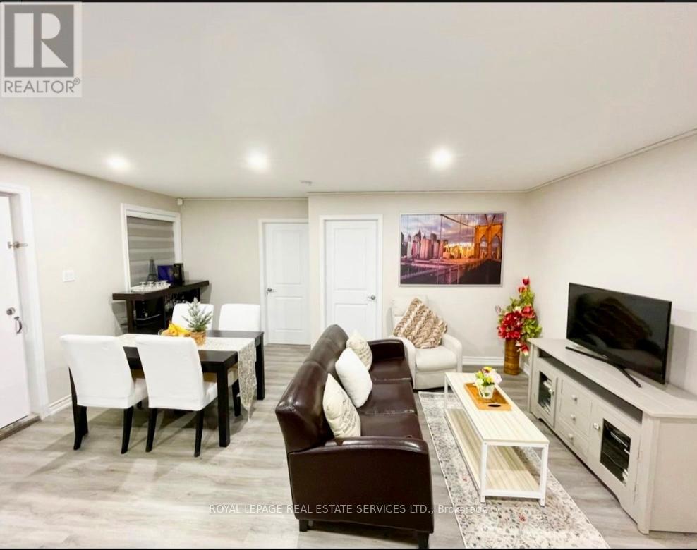 894 College Street, Toronto (Palmerston-Little Italy), Ontario  M6H 1A4 - Photo 18 - C12488610