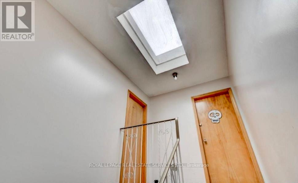 894 College Street, Toronto (Palmerston-Little Italy), Ontario  M6H 1A4 - Photo 3 - C12488610