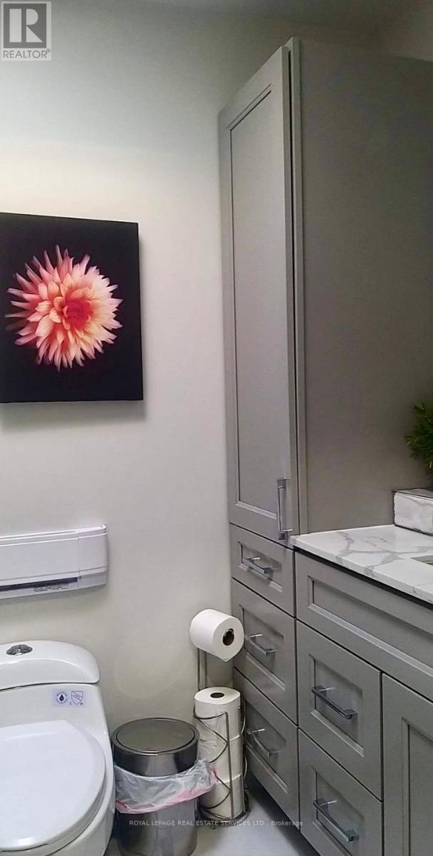 894 College Street, Toronto (Palmerston-Little Italy), Ontario  M6H 1A4 - Photo 8 - C12488610