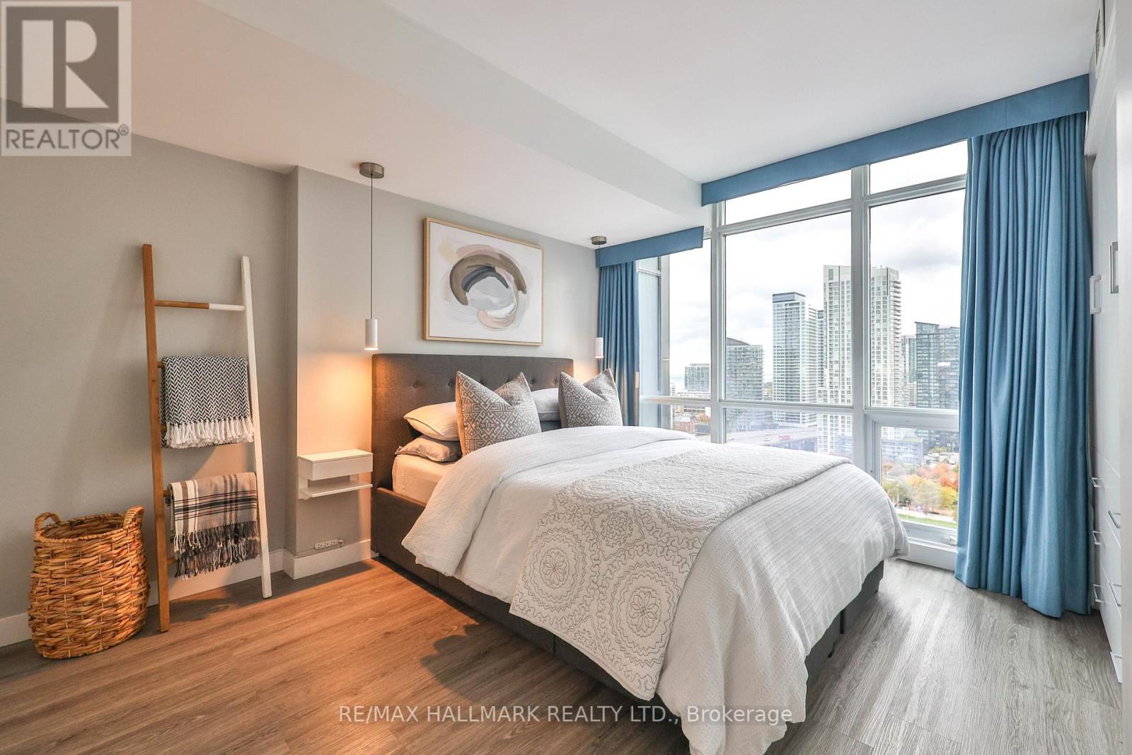 2503 - 15 Fort York Boulevard, Toronto (Waterfront Communities), Ontario  M5V 3Y4 - Photo 10 - C12488618