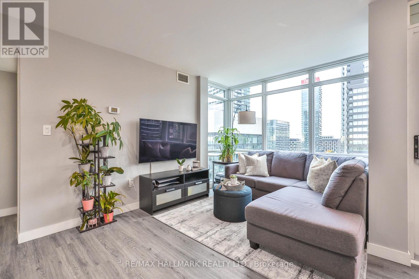 2503 - 15 Fort York Boulevard, Toronto (Waterfront Communities), Ontario  M5V 3Y4 - Photo 4 - C12488618