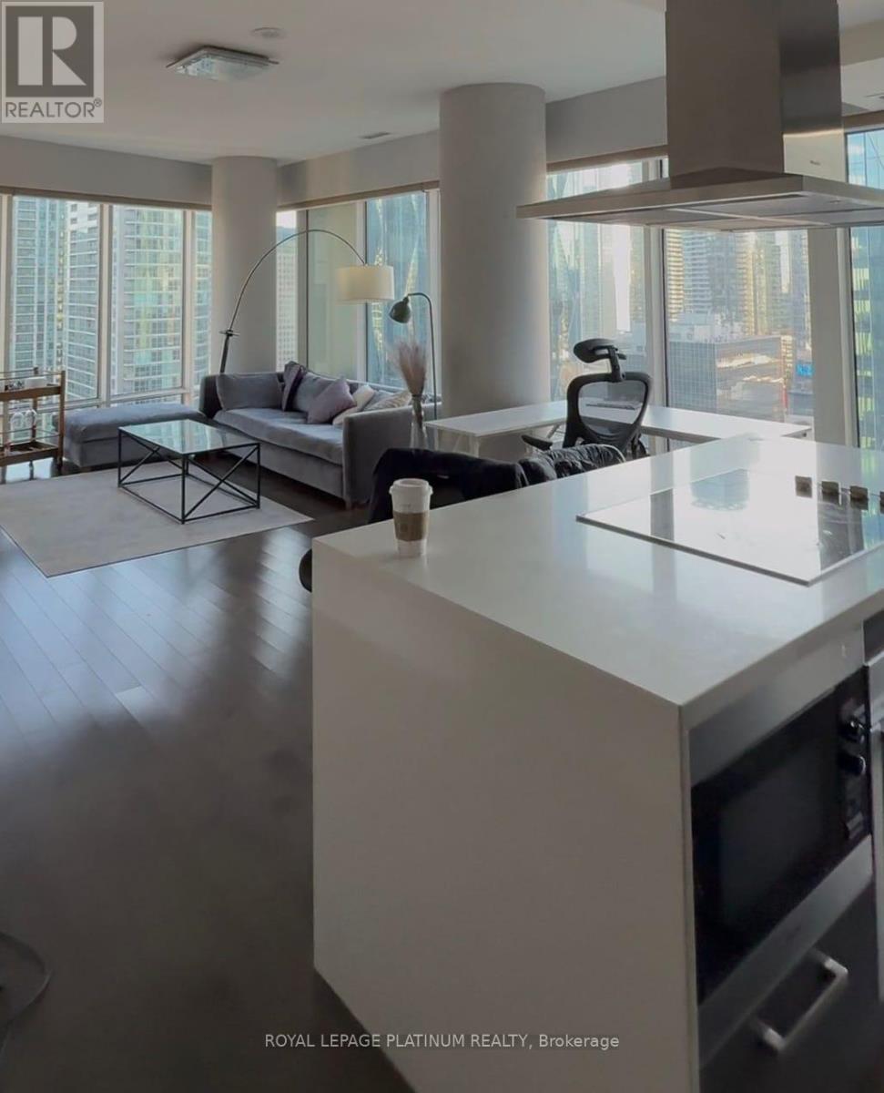 2402 - 8 The Esplanade, Toronto, Ontario  M5E 0A6 - Photo 2 - C12488920