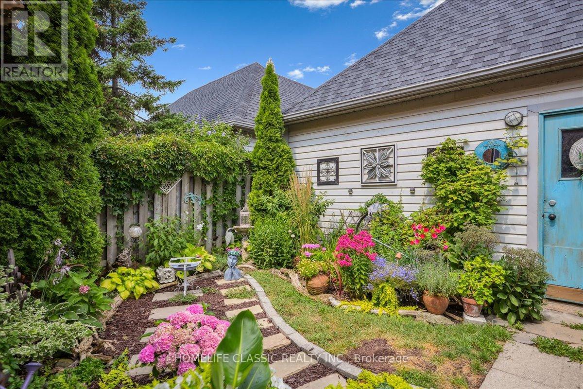 153 Glenashton Drive, Oakville, Ontario  L6H 6N2 - Photo 38 - W12348446