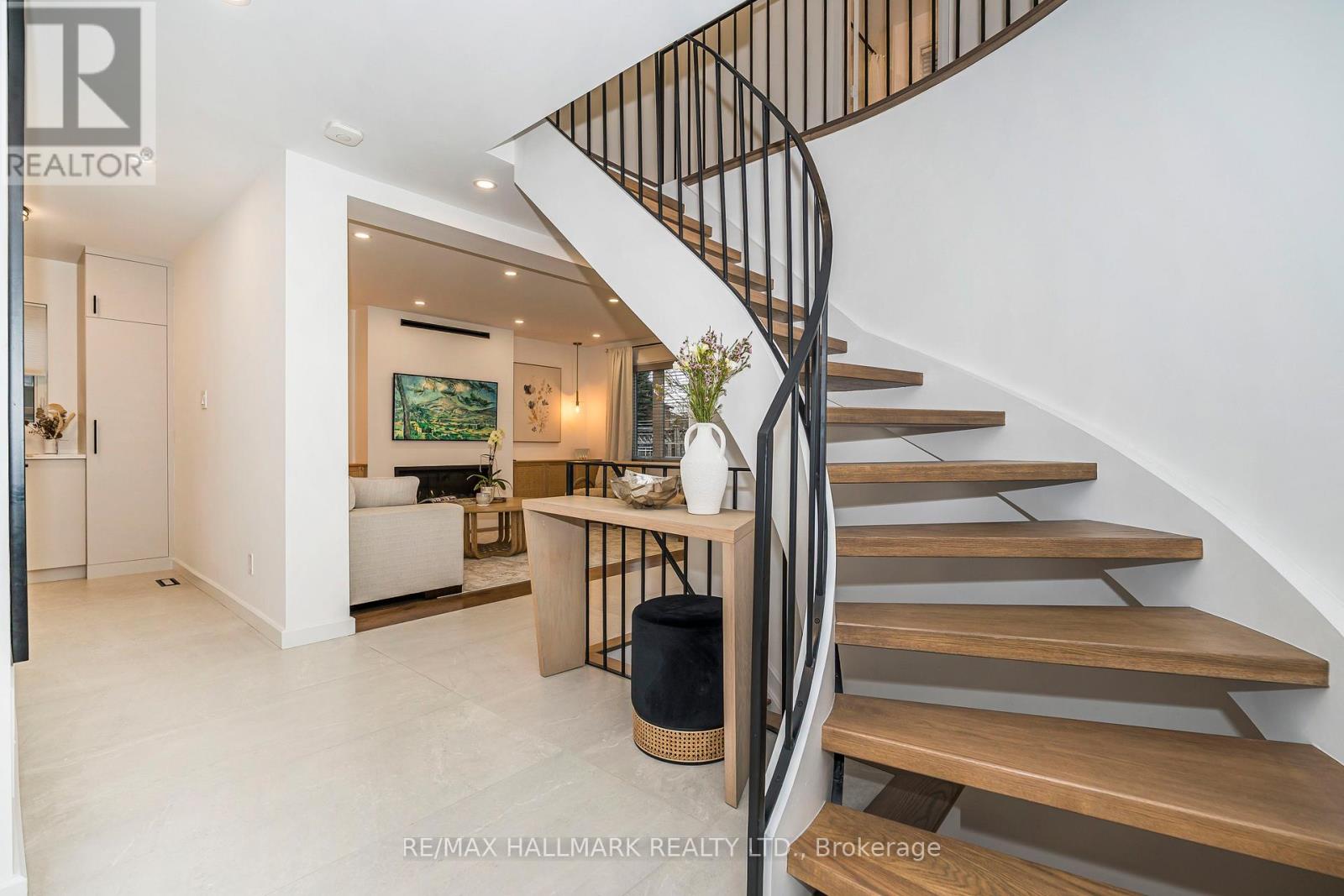 16 Intrepid Drive, Whitby, Ontario  L1N 8R7 - Photo 2 - E12487758