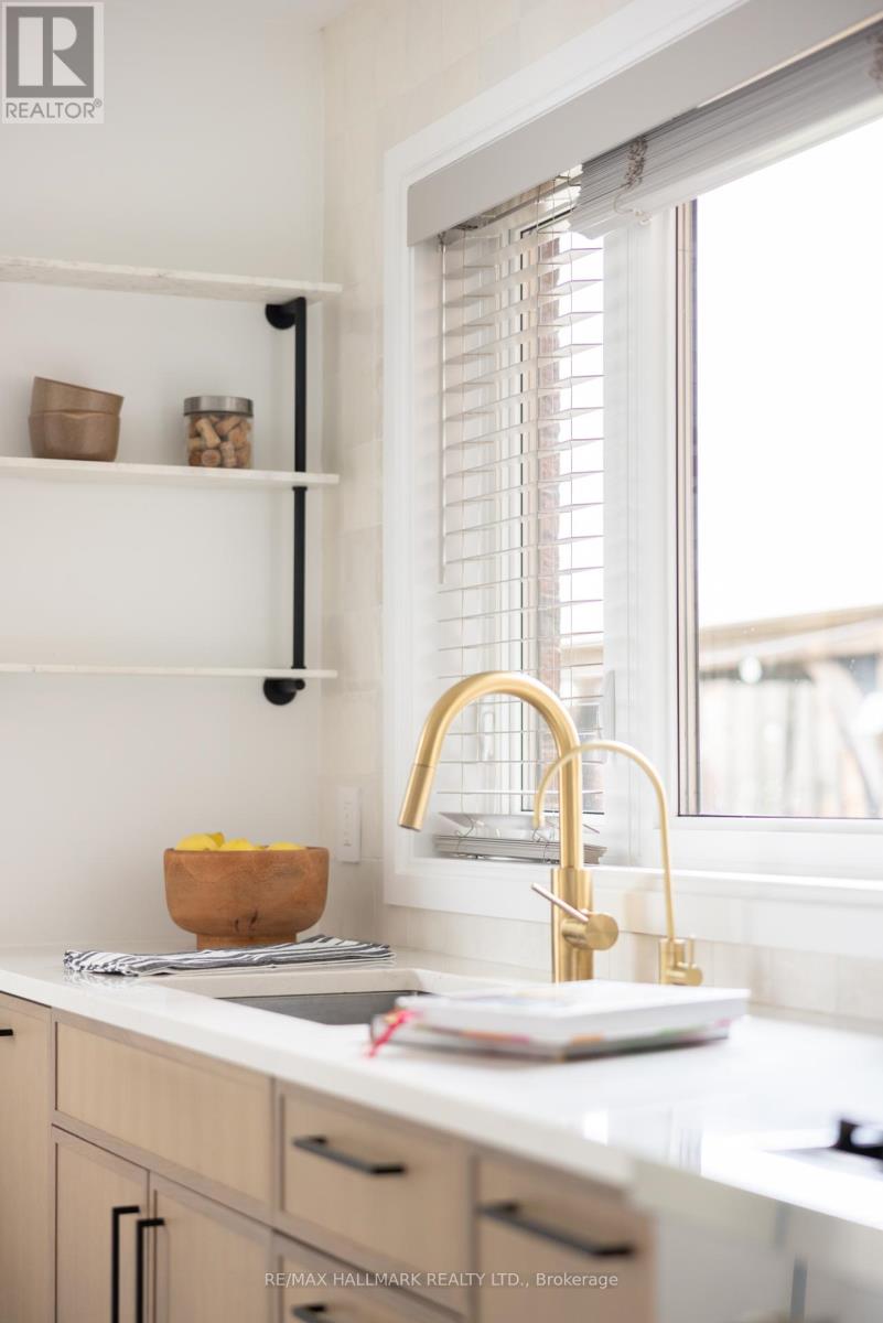 16 Intrepid Drive, Whitby, Ontario  L1N 8R7 - Photo 8 - E12487758