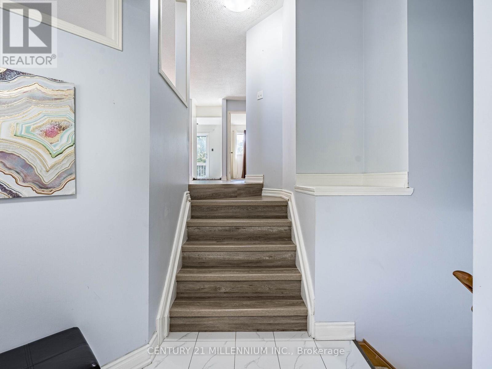 425 Elmwood Court, Oshawa, Ontario  L1G 7X8 - Photo 4 - E12488018