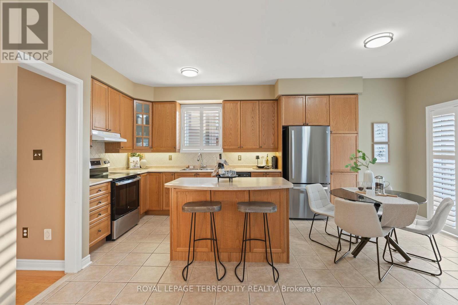 12 Kenilworth Crescent, Whitby, Ontario  L1M 2M7 - Photo 11 - E12488044