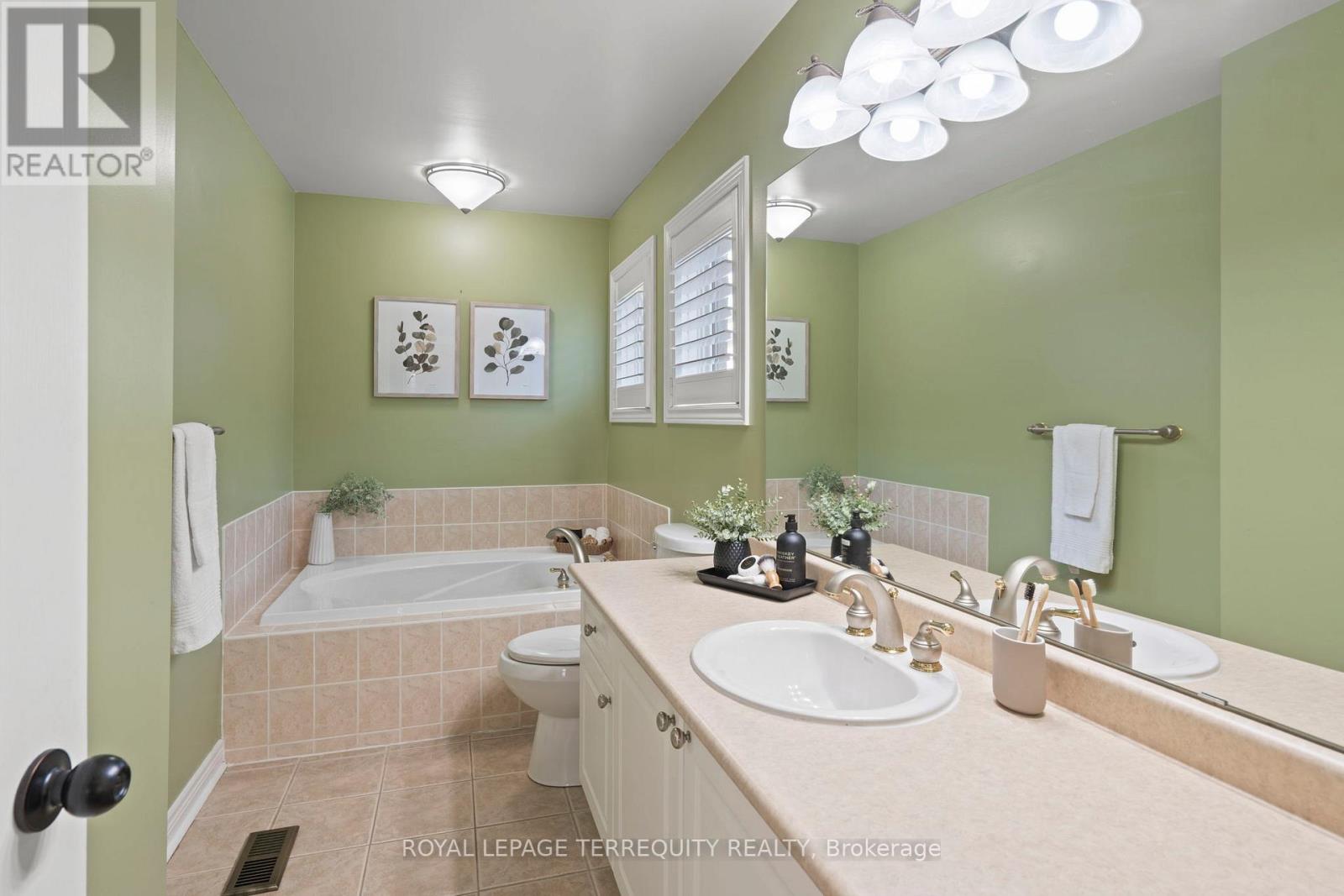 12 Kenilworth Crescent, Whitby, Ontario  L1M 2M7 - Photo 29 - E12488044