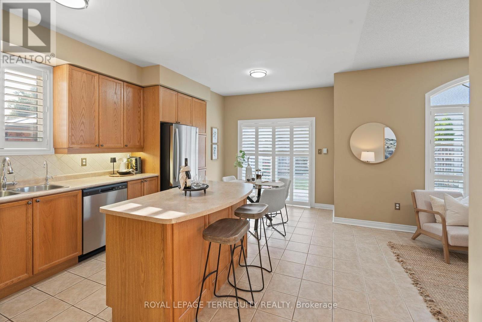 12 Kenilworth Crescent, Whitby, Ontario  L1M 2M7 - Photo 8 - E12488044