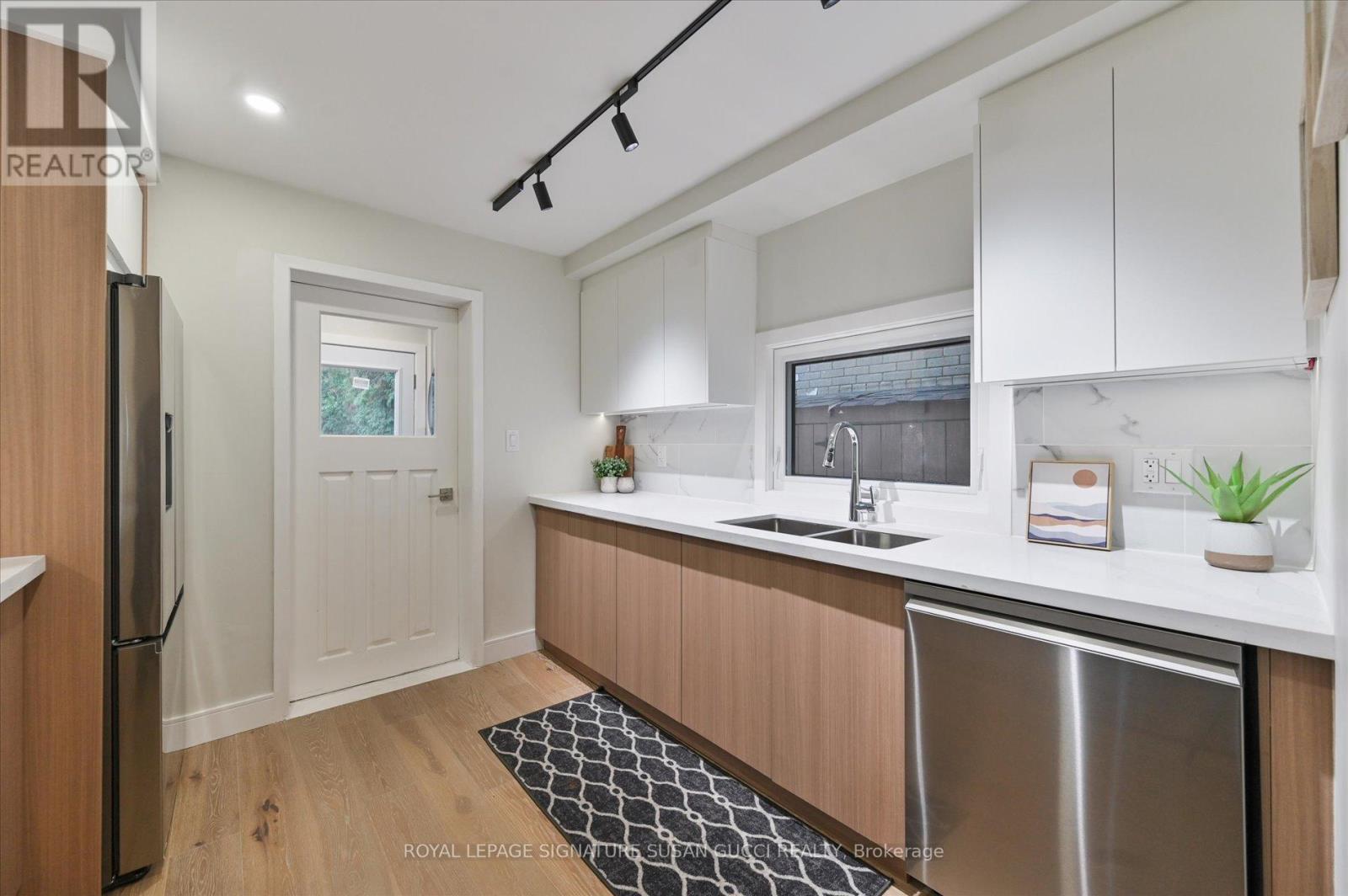 21 Frankdale Avenue, Toronto, Ontario  M4J 3Z8 - Photo 12 - E12488078