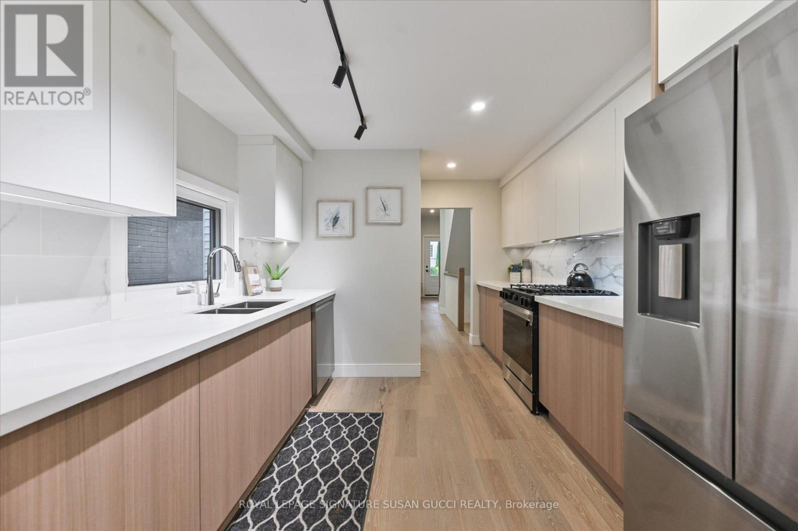 21 Frankdale Avenue, Toronto, Ontario  M4J 3Z8 - Photo 13 - E12488078