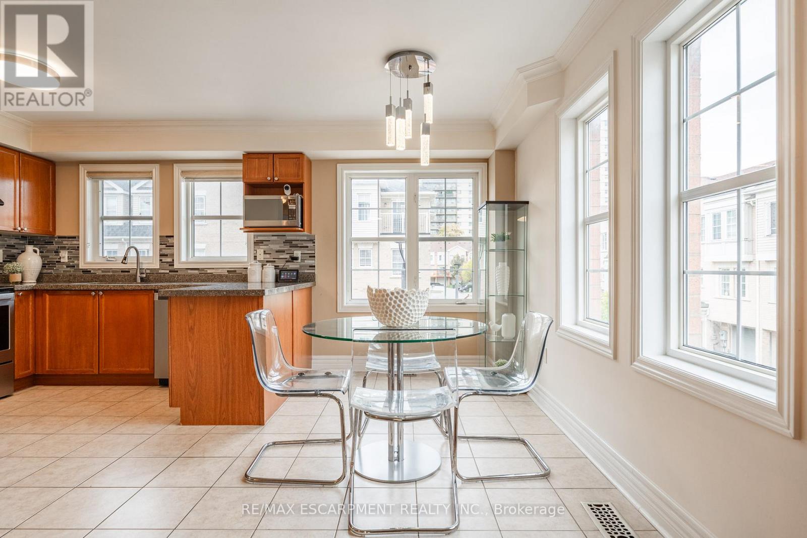 38 Archibald Mews, Toronto, Ontario  M1P 0A4 - Photo 7 - E12488214