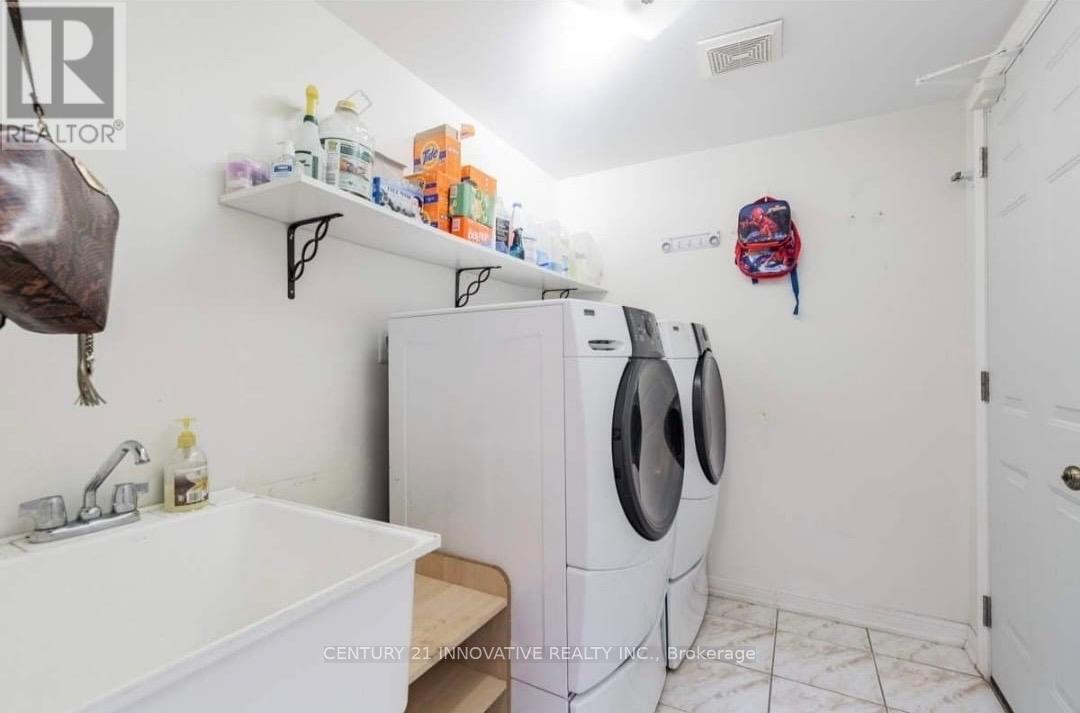 1640 Sarasota Crescent Crescent, Oshawa, Ontario  L1G 8E9 - Photo 4 - E12488484