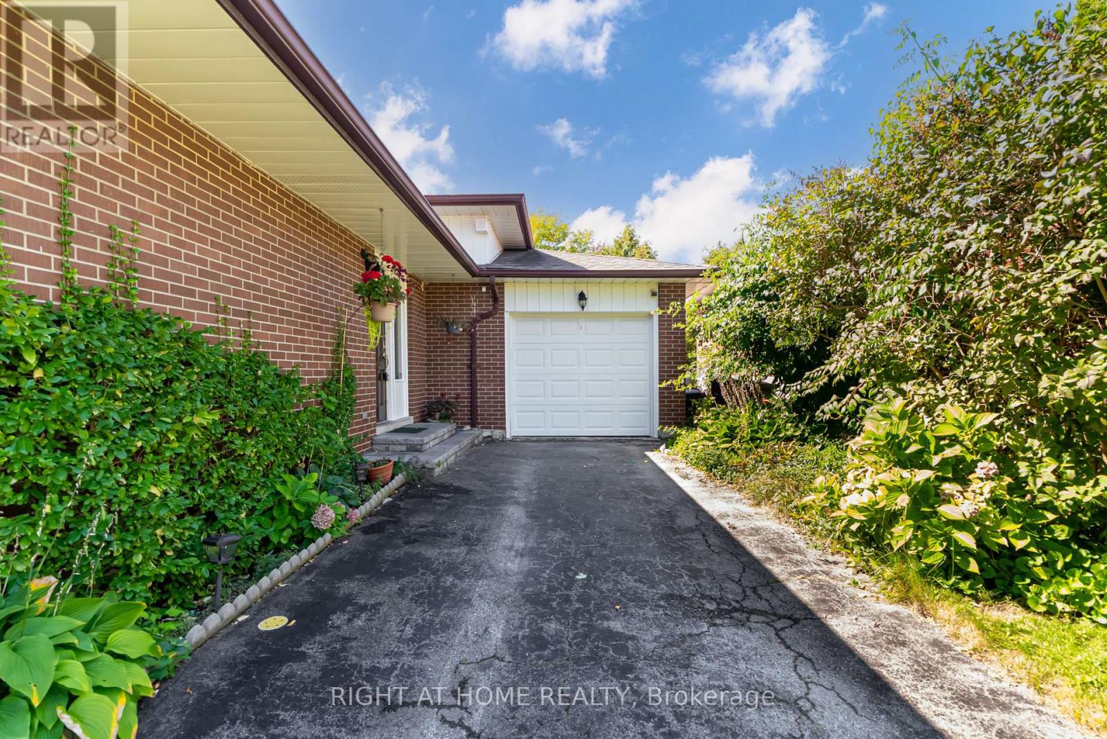 22 Rainier Square, Toronto, Ontario  M1T 2Z9 - Photo 2 - E12488662