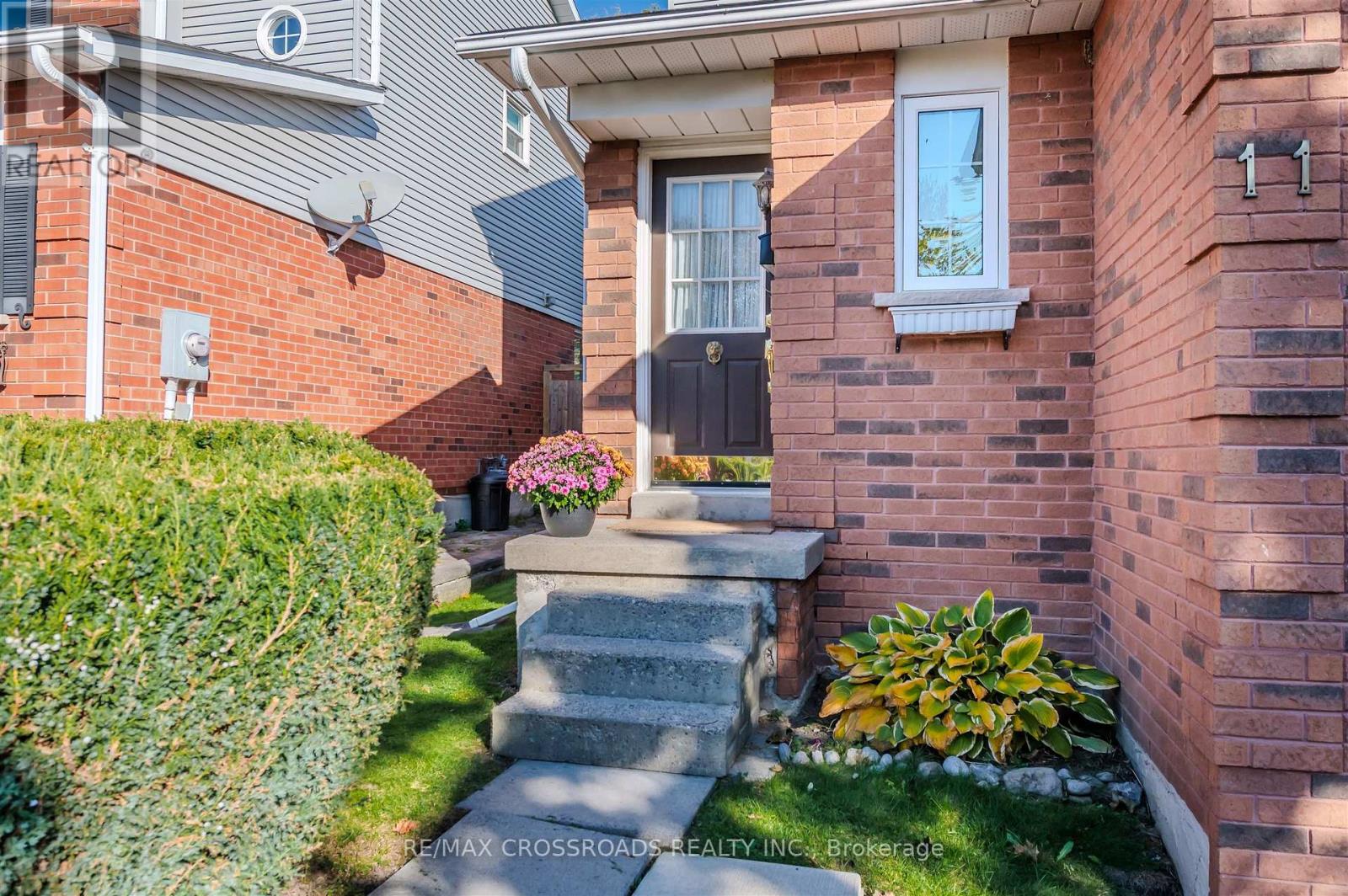 11 Moulton Court, Clarington, Ontario  L1E 2W4 - Photo 3 - E12488672