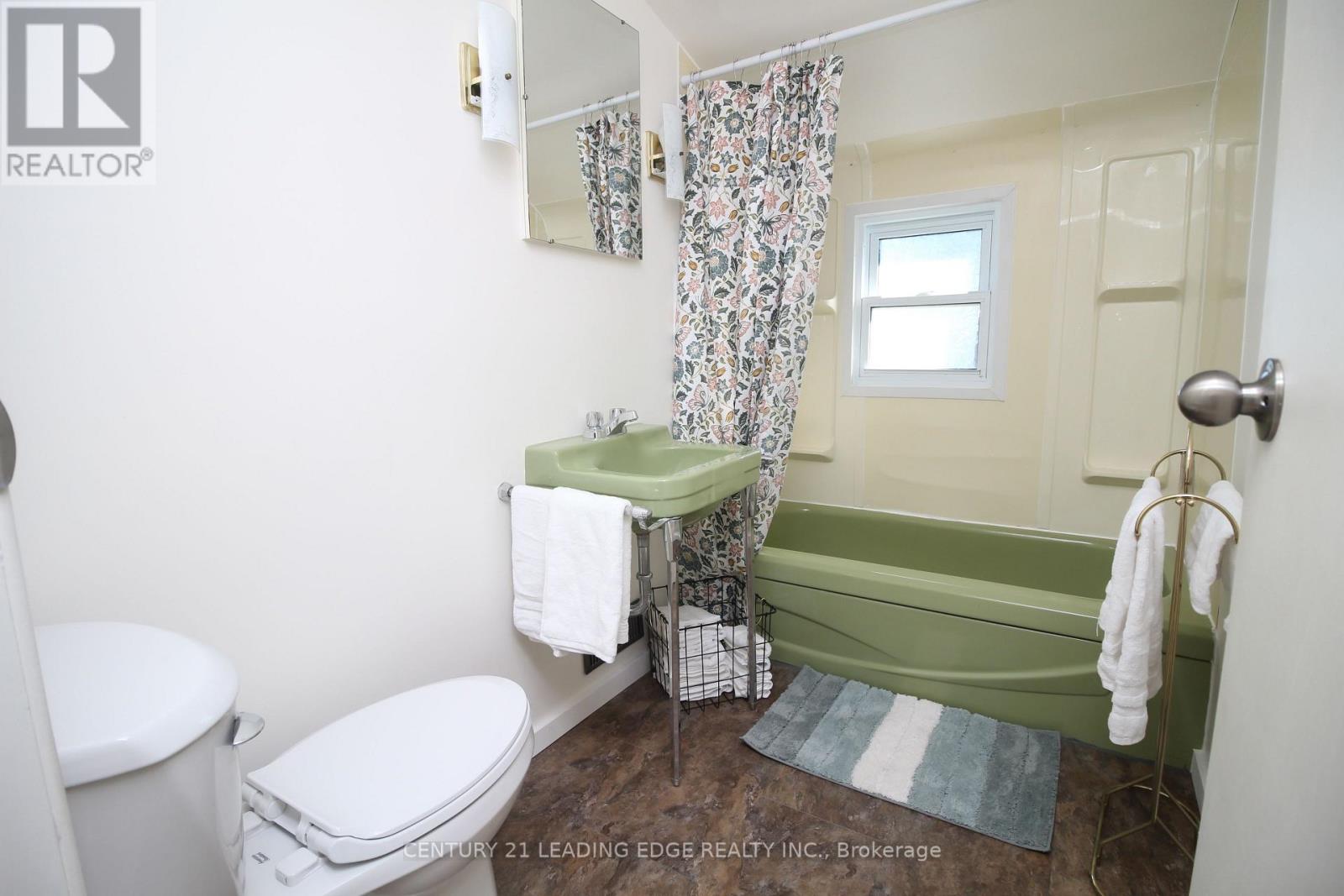 121 Northview Avenue, Whitby, Ontario  L1N 2G8 - Photo 17 - E12488708