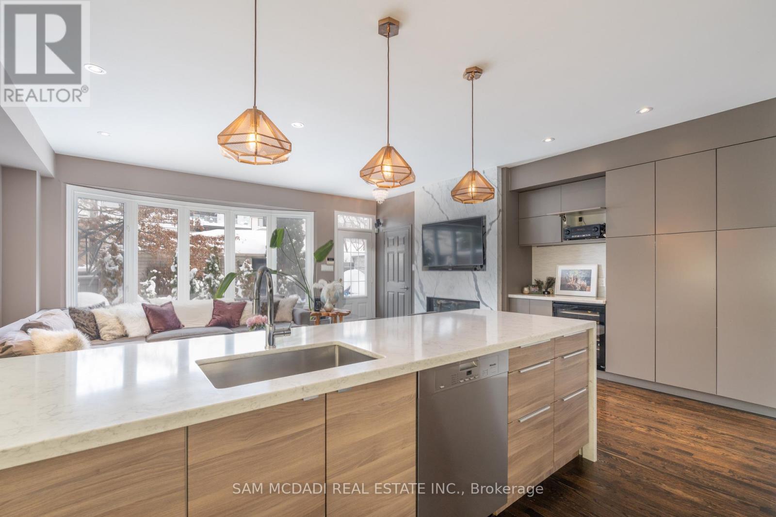 37 Winners Circle, Toronto, Ontario  M4L 3Y7 - Photo 14 - E12488798