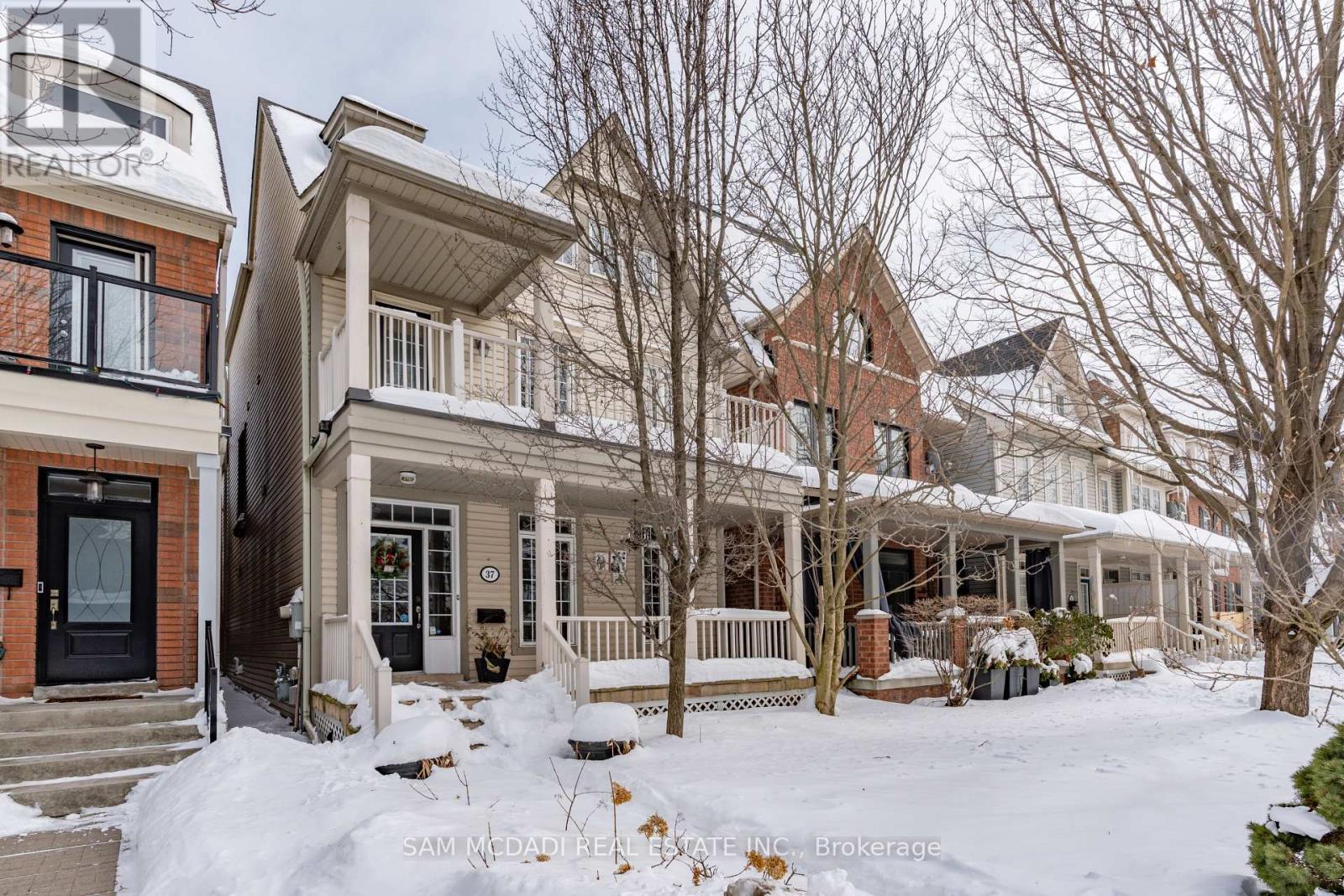 37 Winners Circle, Toronto, Ontario  M4L 3Y7 - Photo 2 - E12488798