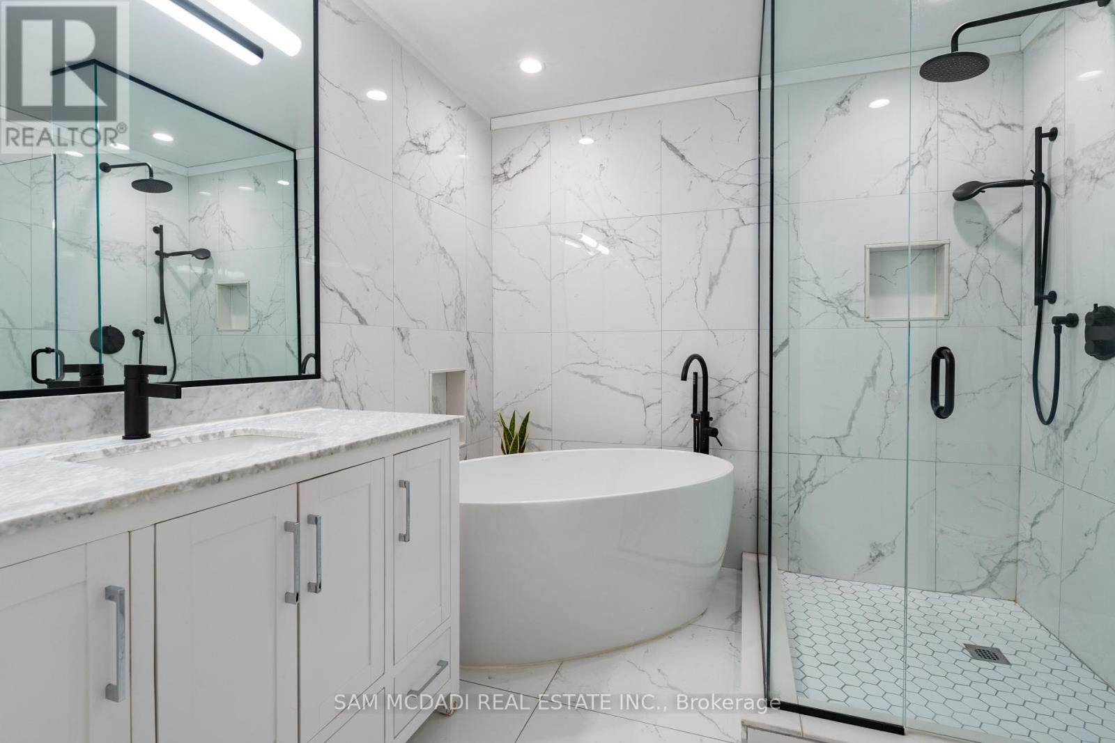 37 Winners Circle, Toronto, Ontario  M4L 3Y7 - Photo 22 - E12488798