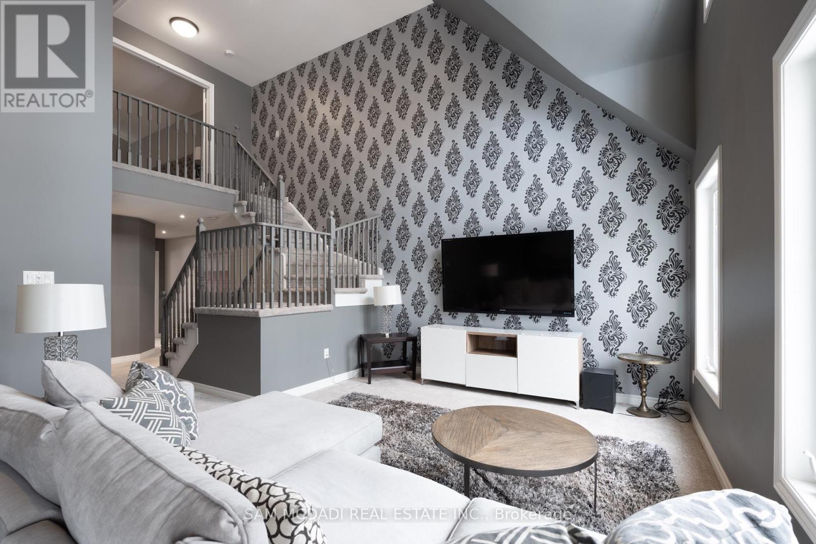 37 Winners Circle, Toronto, Ontario  M4L 3Y7 - Photo 24 - E12488798