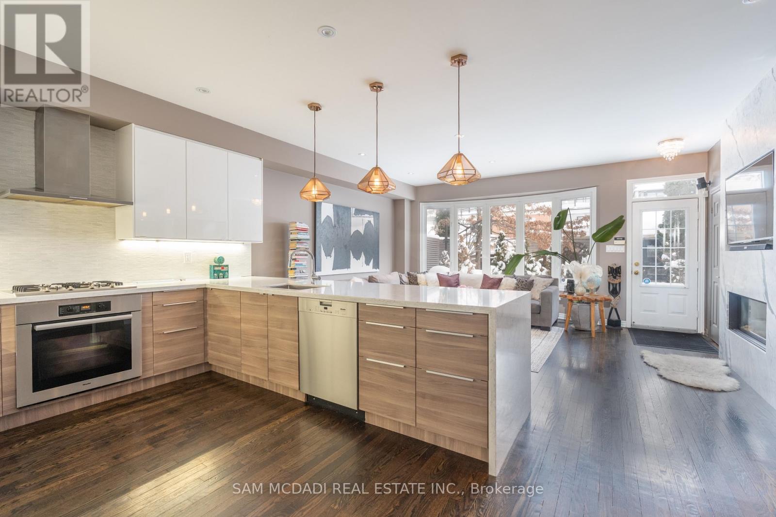 37 Winners Circle, Toronto, Ontario  M4L 3Y7 - Photo 7 - E12488798