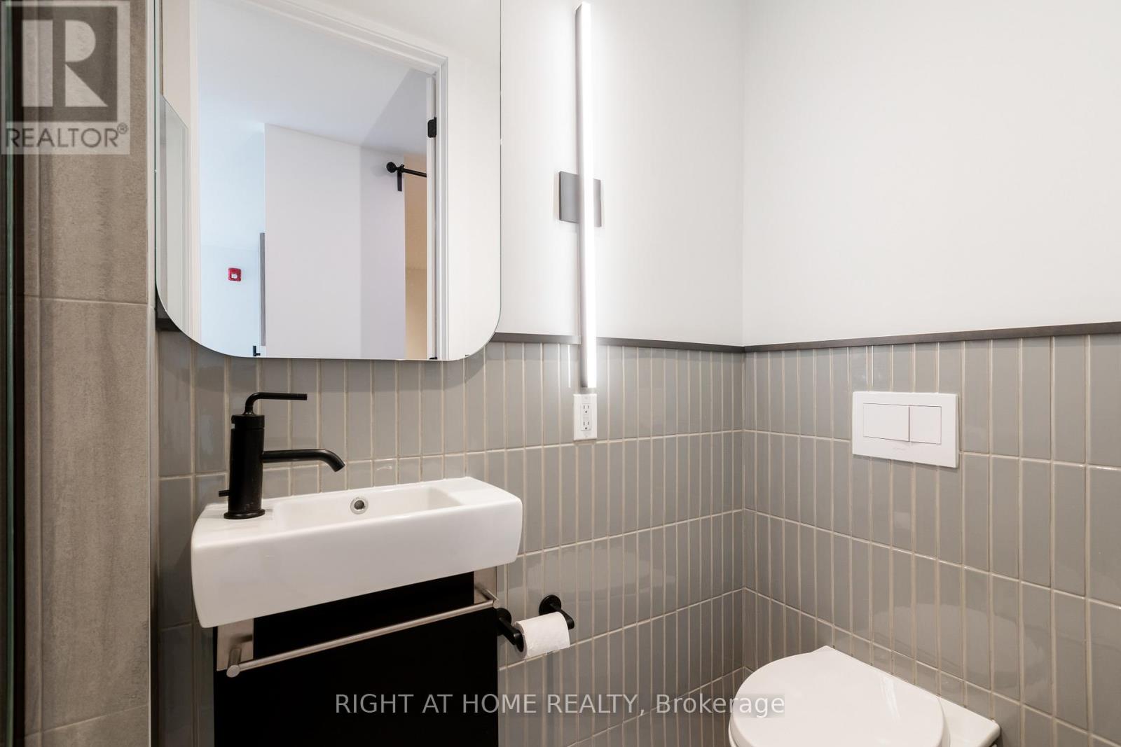 206 - 778 Queen Street E, Toronto, Ontario  M4M 1H4 - Photo 6 - E12488866