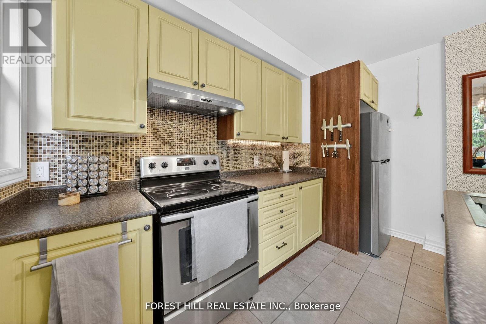 38 Scotia Avenue, Toronto, Ontario  M1L 4E6 - Photo 5 - E12488918