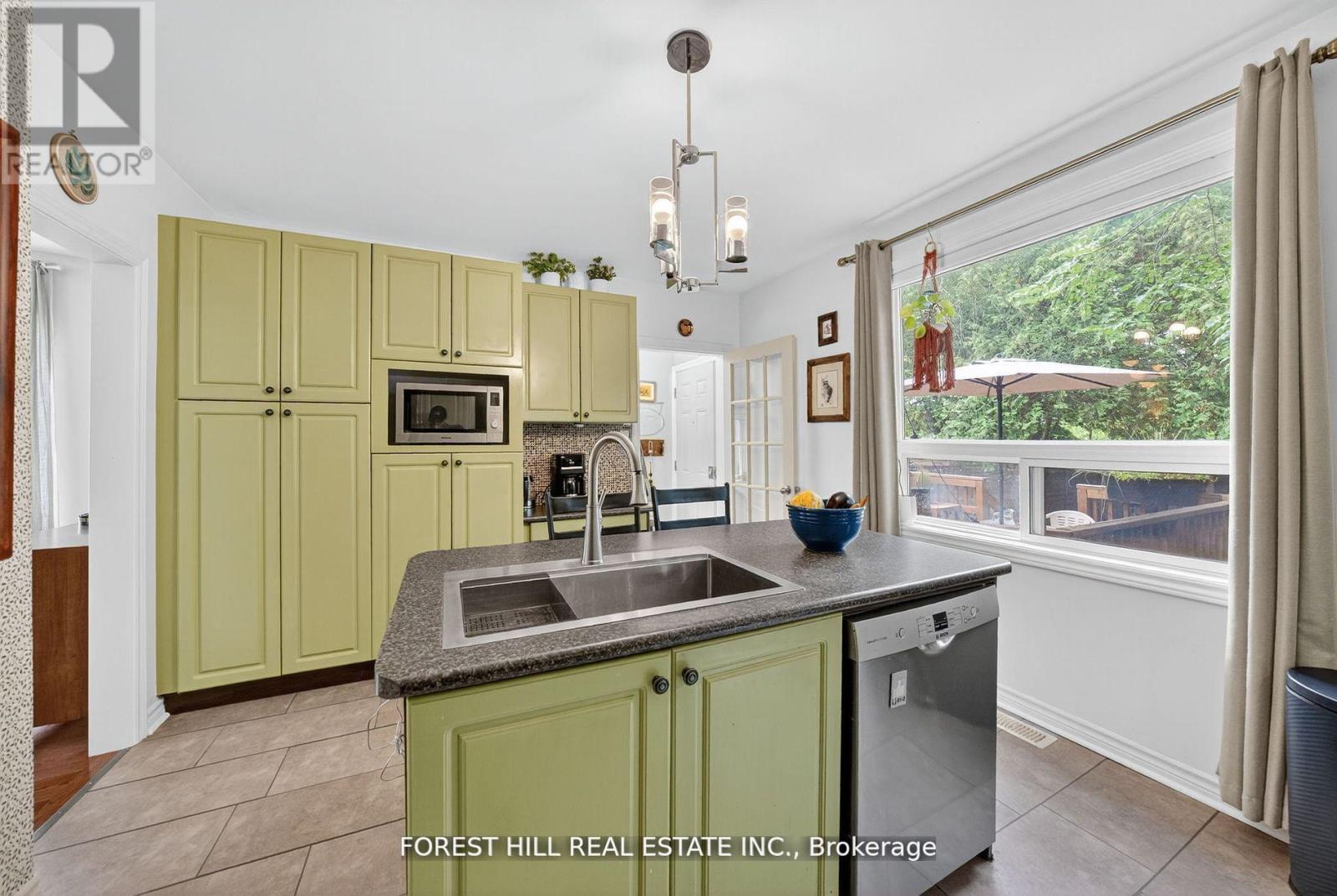 38 Scotia Avenue, Toronto, Ontario  M1L 4E6 - Photo 6 - E12488918