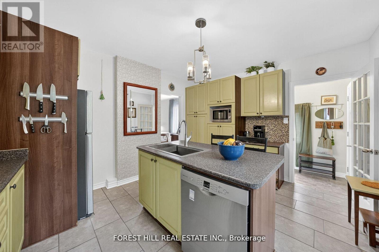 38 Scotia Avenue, Toronto, Ontario  M1L 4E6 - Photo 8 - E12488918